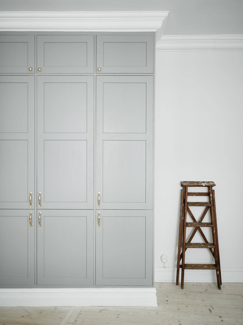 Scandinavian White Interior found on Entrance | Via DesignStudio210