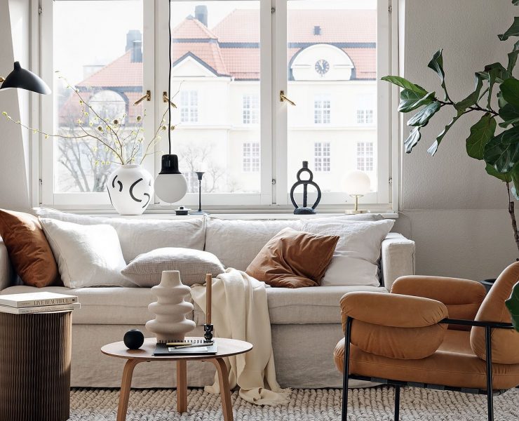 How to decorate a couch with throw pillows