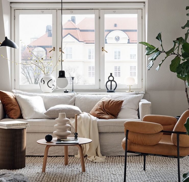 How to decorate a couch with throw pillows