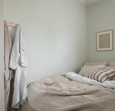 Spring minimal bedroom idea wall color