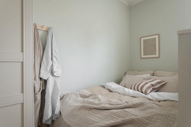 Spring minimal bedroom idea wall color