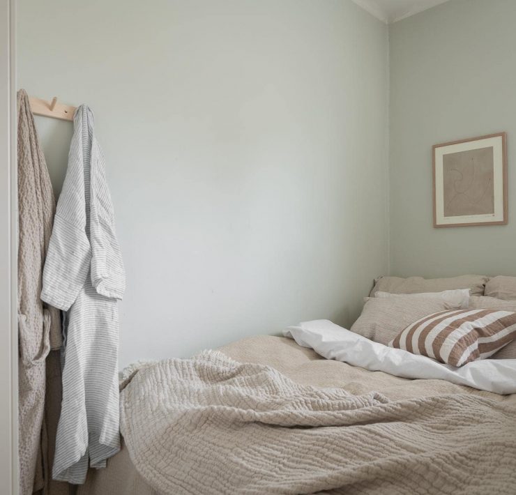 Spring minimal bedroom idea wall color